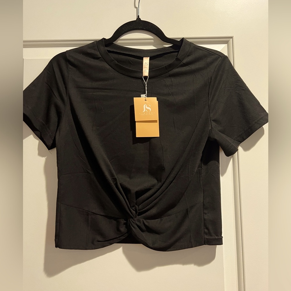 New black cropped top with knot!